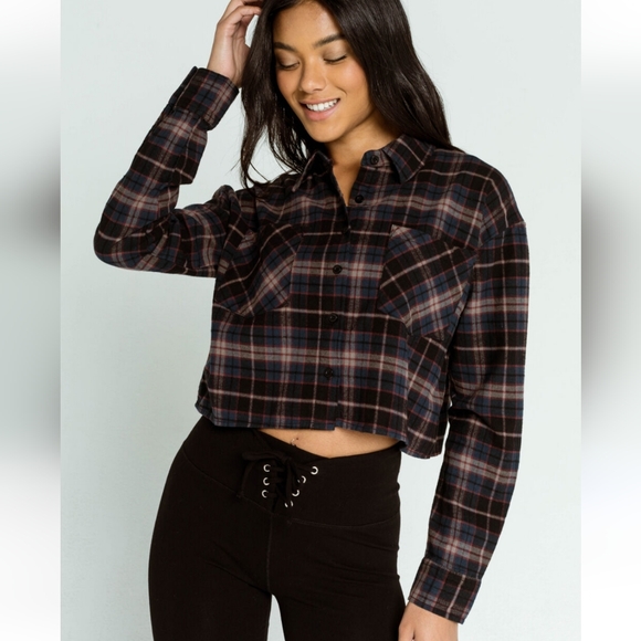 RSQ Tops - RSQ Flannel Long Sleeves Crop Black/White Plaid Button Down Shirt Size Medium